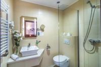 Hotelowe pokoje z eleganckąq łazienką na Węgrzech - Hotel Patak Park Visegrad